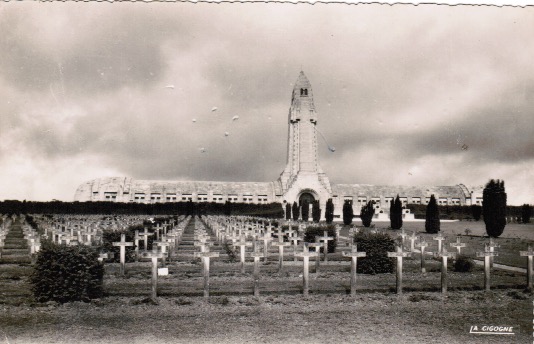 Ossuaire de Douaumont.jpeg