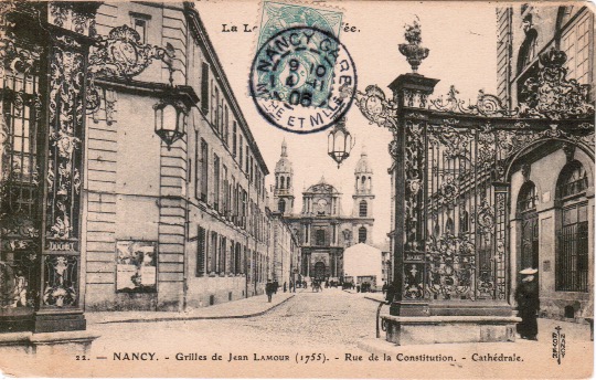 Nancy Grilles Jean Lamour , rue de la Constitution, Cathédrale.jpeg